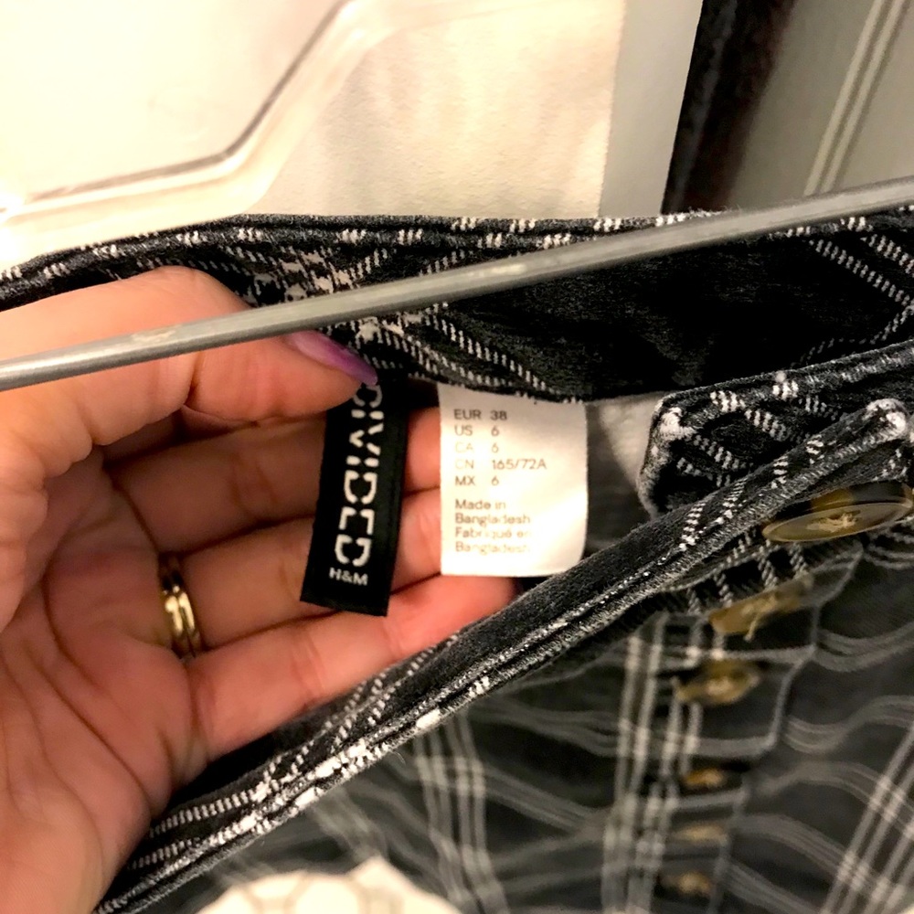 H&M Plaid Button Up Skirt - Picture 2 of 2